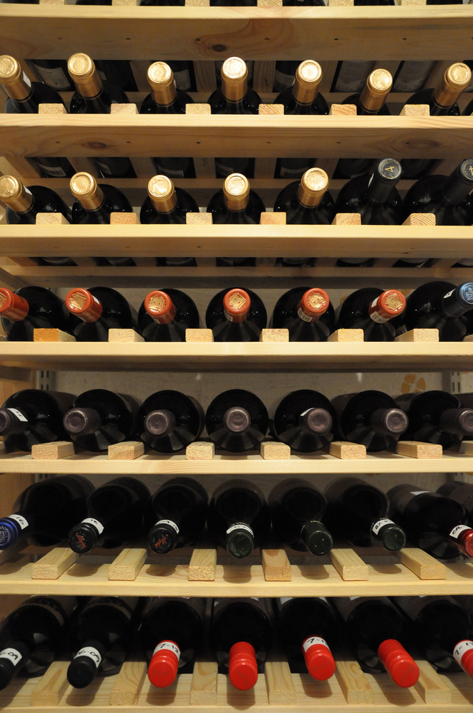 Pourquoi faut-il conserver les bouteilles de vin couchées ?